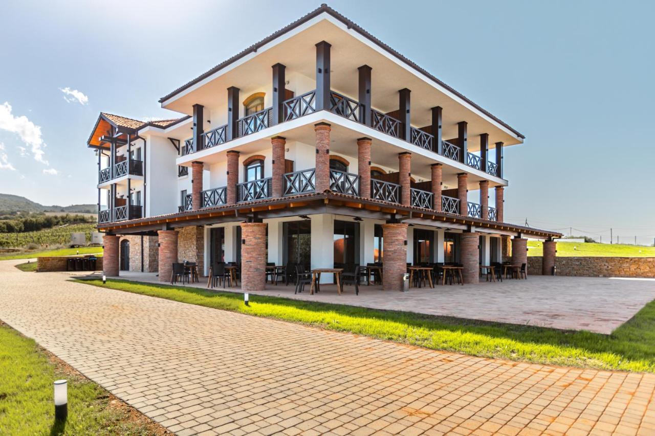 Hotel Qvevrebi Telavi Bagian luar foto