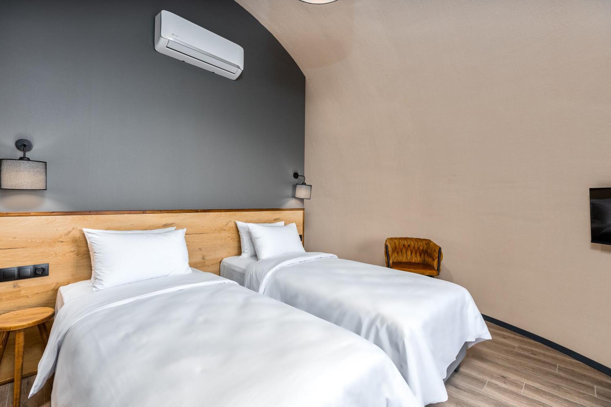Hotel Qvevrebi Telavi Bagian luar foto