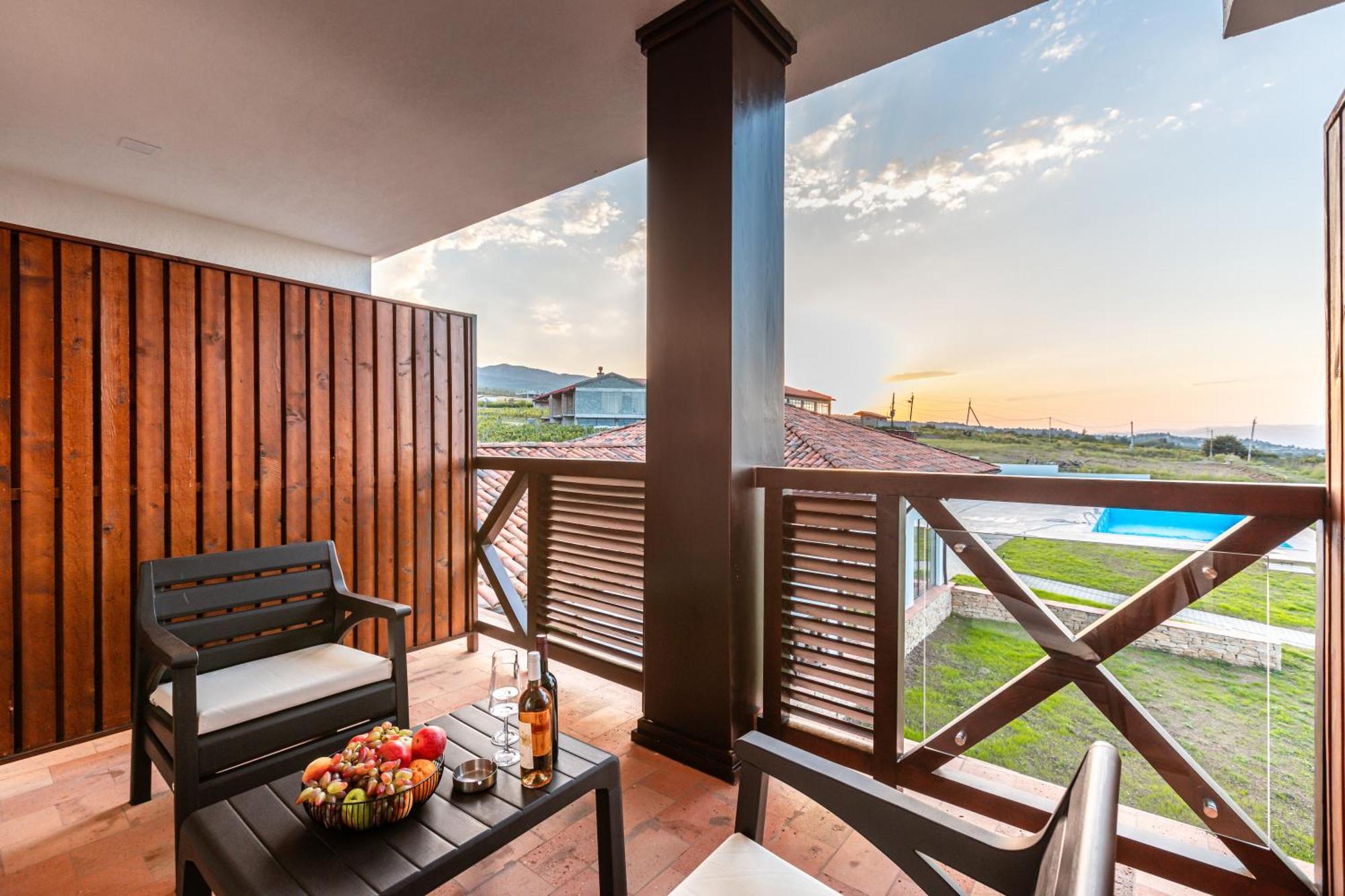 Hotel Qvevrebi Telavi Bagian luar foto