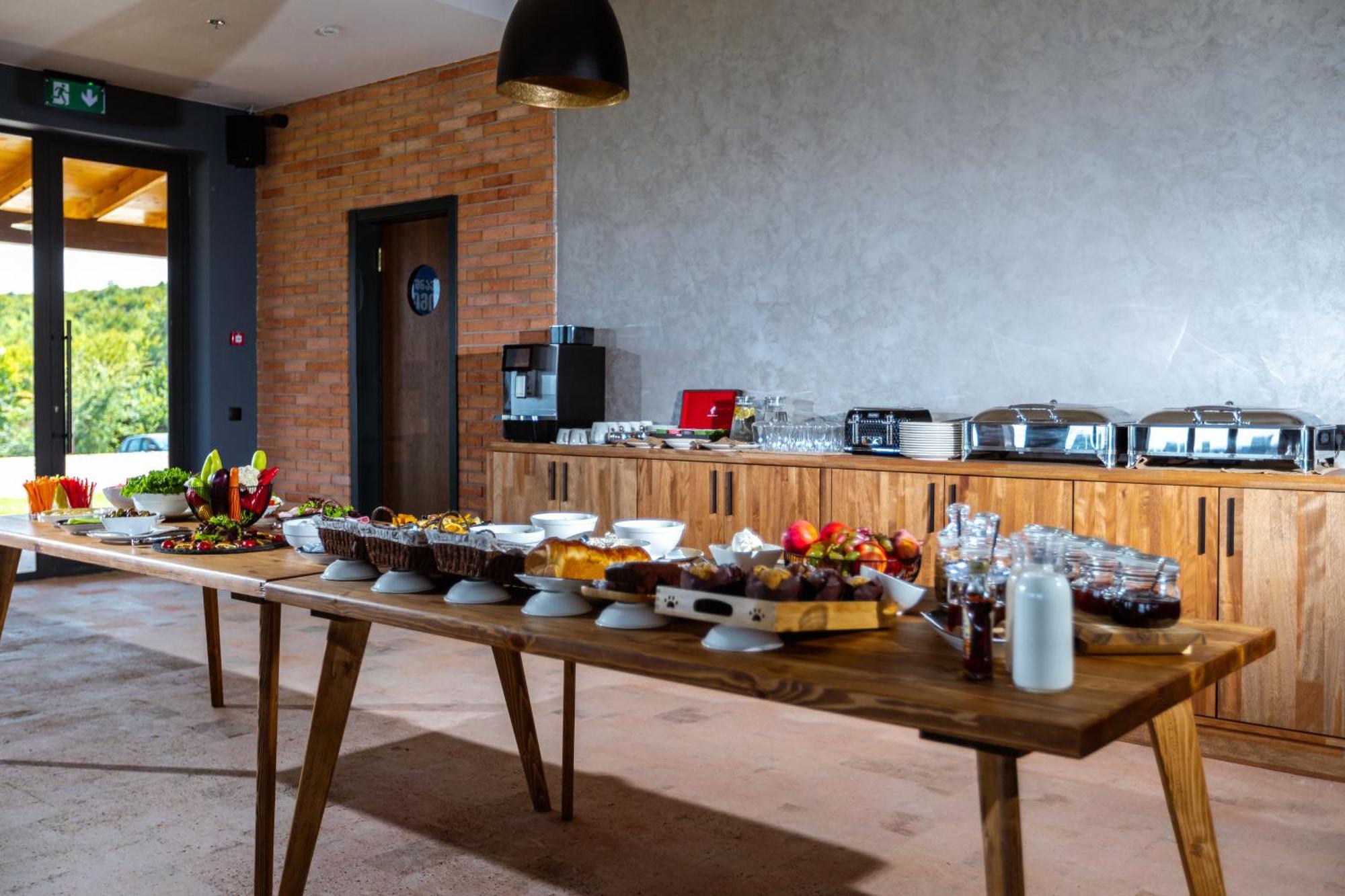 Hotel Qvevrebi Telavi Bagian luar foto